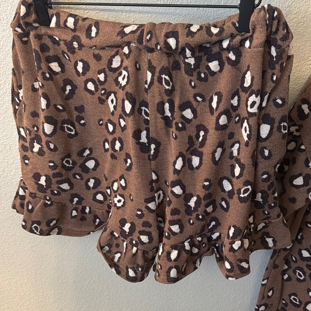 Leopard Print Lounge Set - Picture 6 of 7